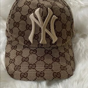 GUCCI New York Yankees Cap Beige GG Adjustable